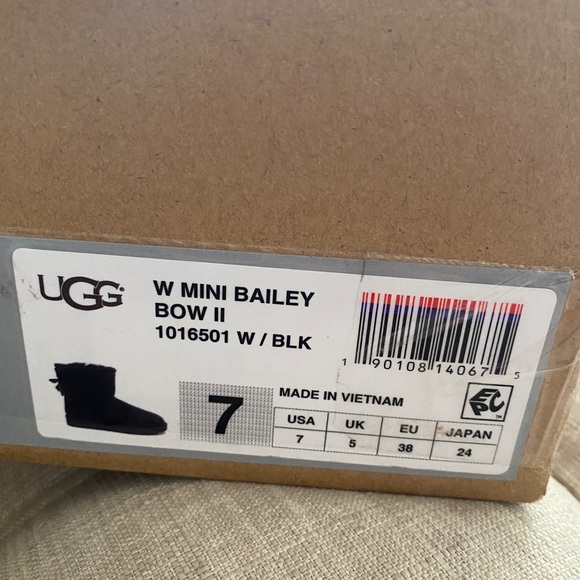 📌📌📌SOLD 📌📌📌 Ugg Mini Bailey Bow II - Picture 10 of 10
